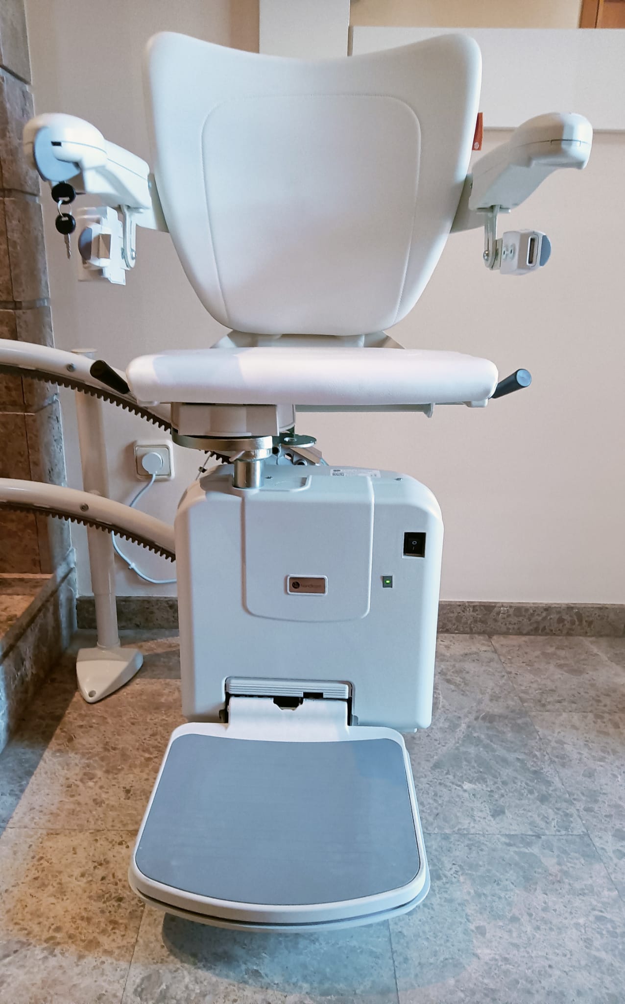 SILLA SALVAESCALERAS